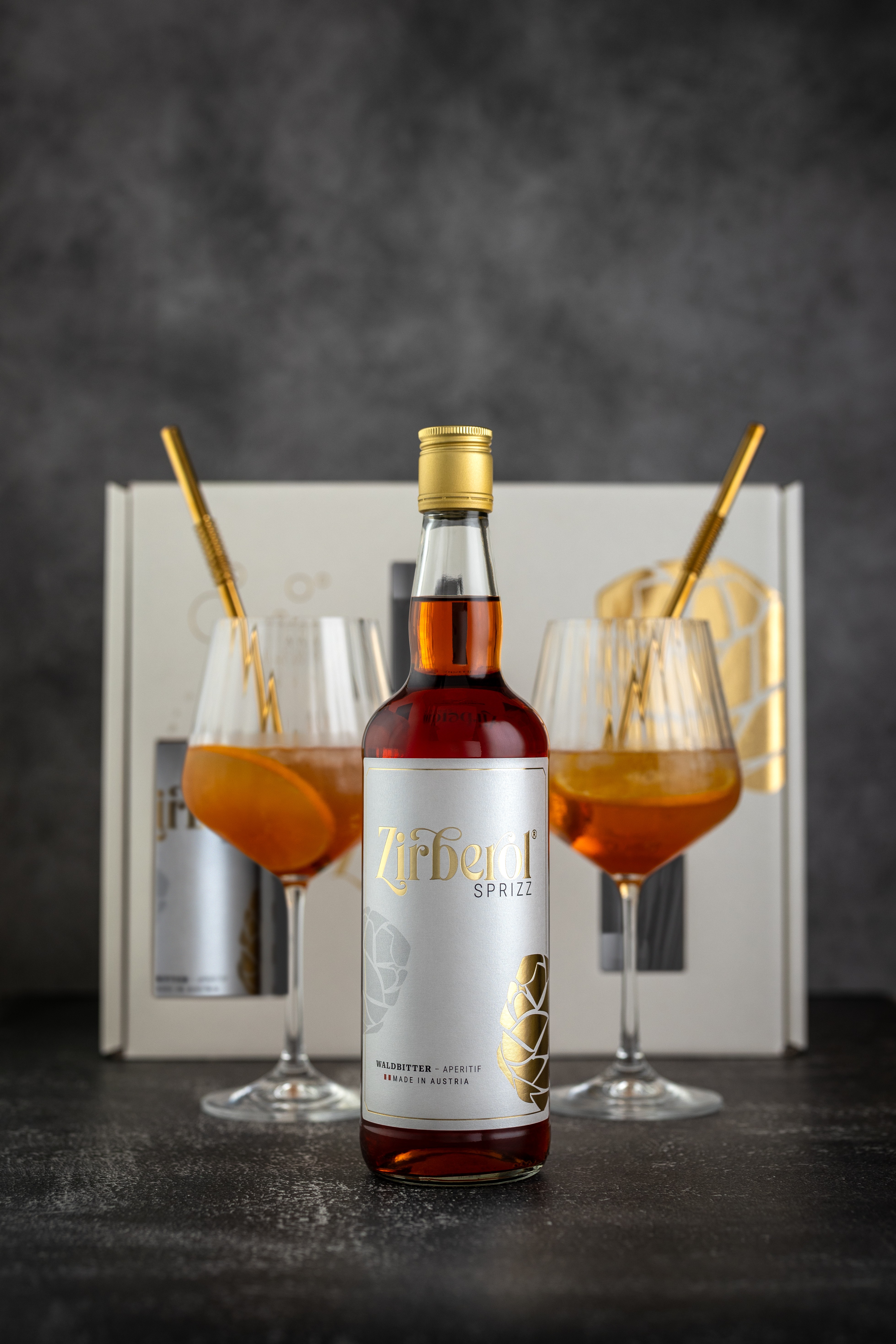 Zirberol Sprizz Geschenkset 0,7l + 2 Aperitifgläser 