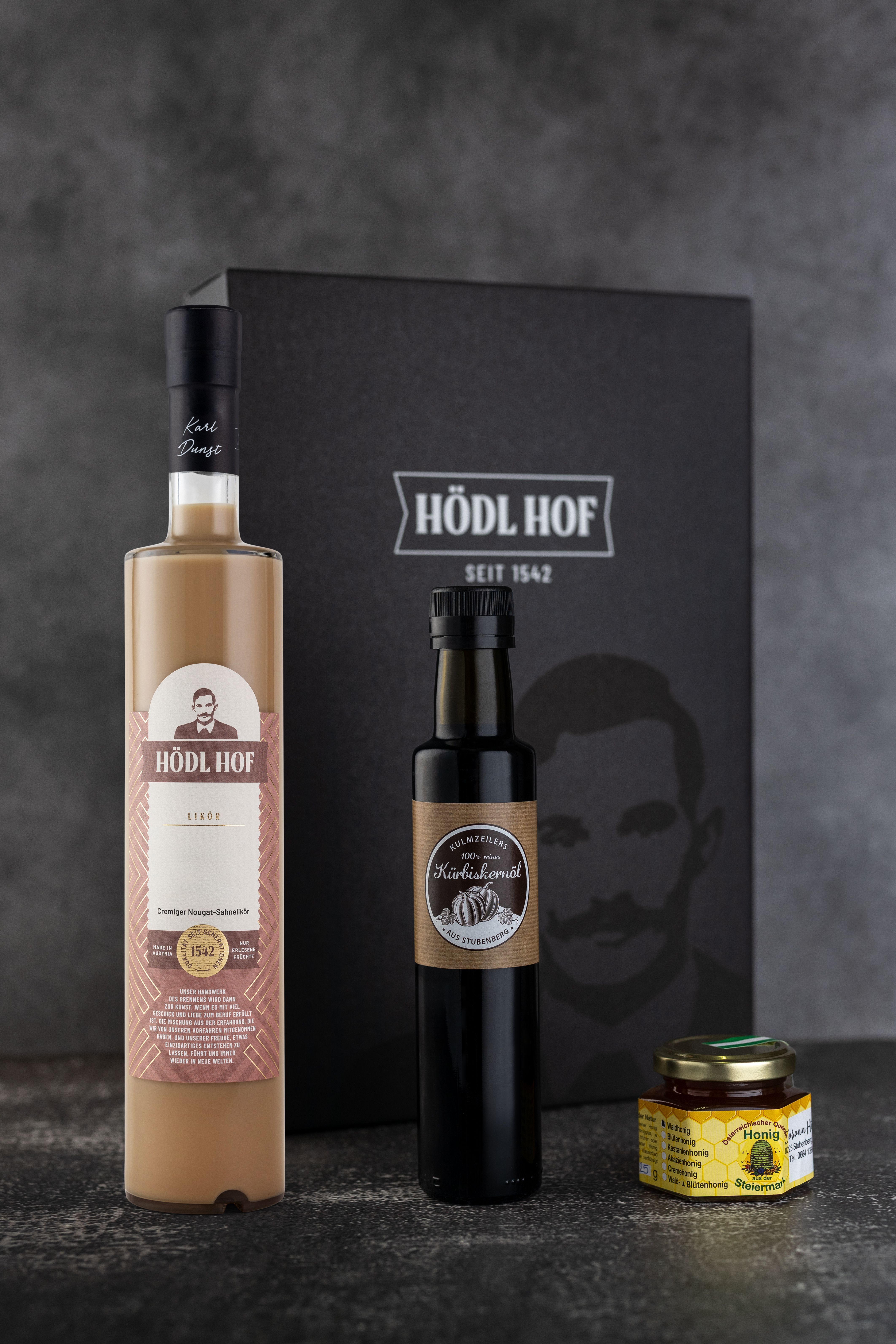 Steirer Geschenkset 0,5 l | mit 250ml Steirisches Kernöl & 125g Steirisches Honig (selber 0,5 Flasche auswählen!) Steirer Geschenkset 0,5 l | mit 250ml Steirisches Kernöl & 125g Steirisches Honig (selber 0,5 Flasche auswählen!)